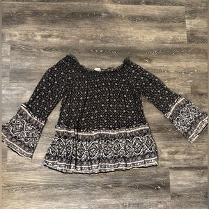 American Eagle off the shoulder long sleeve top